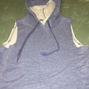 Blue cropped and sleeve less sweat shirt